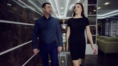 Çift önümüzdeki arama Asansör ve istimal o