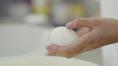 El sonları yumurta ve protein, yakından görmek sarısını ayırın