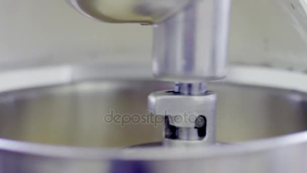 Mixer machine is whipping the cream, doing circular motions — Stock Video