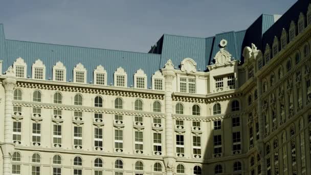 Vista de un edificio con clase en Las Vegas — Vídeo de stock