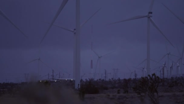 風車の夜ビデオ フラグメント — ストック動画