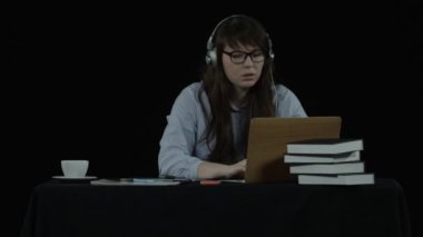 Kız iş video aramasýný cevaplama