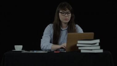 Kız yazarak banka kartı veri