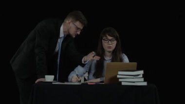 Patron onun alt out hatalardan Puan