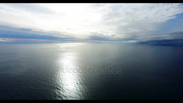 Maravilhosa paisagem oceânica de um helicóptero — Vídeo de Stock