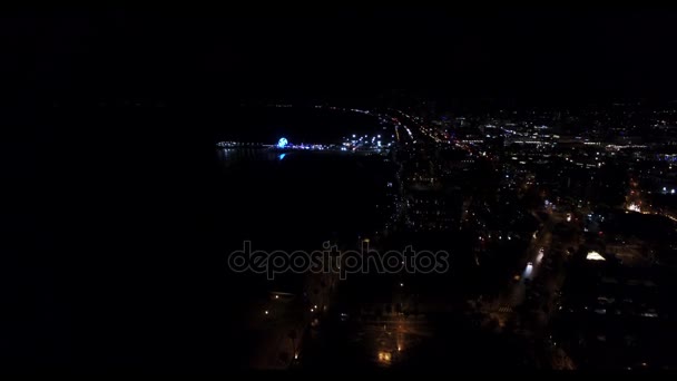 Los Angeles in de nacht en het beroemde reuzenrad in de verte — Stockvideo