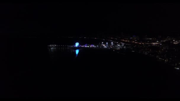 Distant view of the Malibu ferris wheel at night — Stock Video