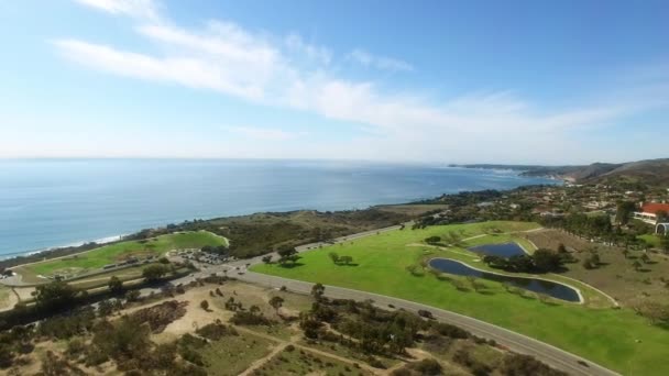 Aerial panorama av soliga Malibu — Stockvideo