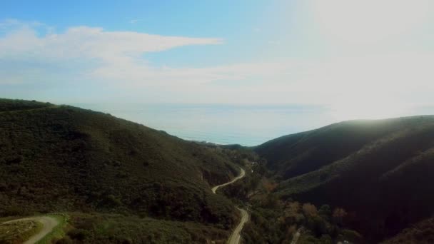 Schöne statische Ansicht der Malibu-Hügel und des Ozeans vom Hubschrauber aus — Stockvideo