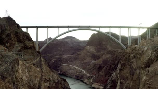 De beroemde brug Hoover Dam — Stockvideo