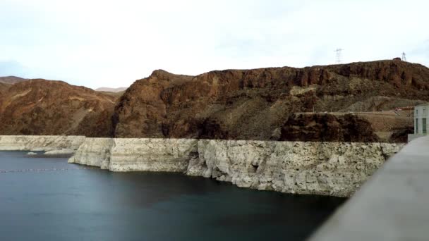 Aufnahme des Colorado River und des schwarzen Canyons in der Nähe des Staudamms — Stockvideo
