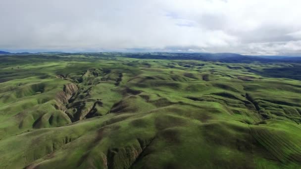 Static aerial shot of hills and wide green fields — Stock Video