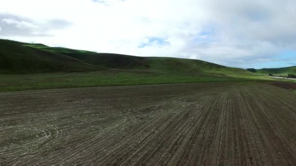 Campo sporco colpo da elicottero — Video Stock