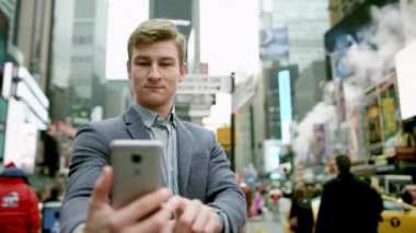 Selfie Times Meydanı nda smartphone kamerada