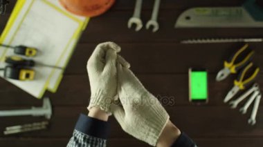 Yukarıdan bir mesaj göndermek bir adam