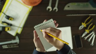 Üstten Görünüm vurdu. Yazılı not defteri olarak