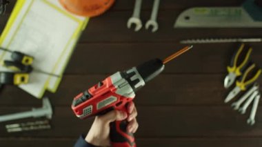 Bir adam bir tatbikat kontrol Üstten Görünüm