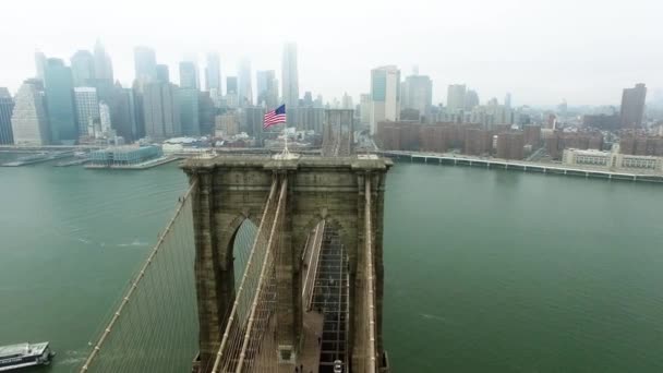 Vista lejana de la isla de Manhattan filmada con cámara de helicóptero — Vídeos de Stock