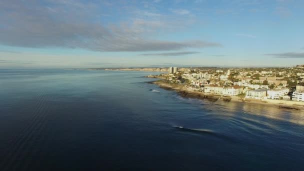 Tiro del océano Pacífico y la zona costera de San Diego desde helicóptero — Vídeo de stock