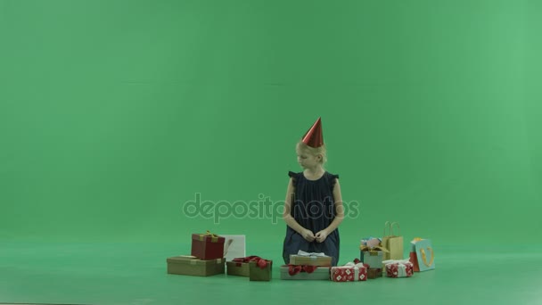 Adorable little girl opens empty Christmas present, chroma key on background — Stock Video