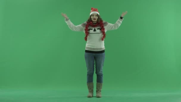 Udivená nadšená dívka v Santa hat, klíčování chroma na pozadí — Stock video