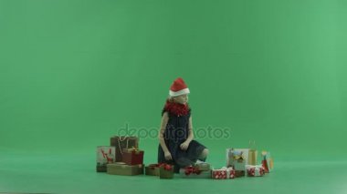 Sevimli küçük kız Xmas şapkalı güzel Noel hediyesi, chroma anahtar arka plan üzerinde aldım