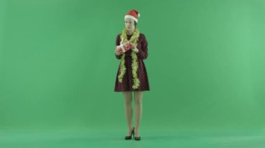 Genç bir kadın için bir Noel hediyesi arıyorum ve yeşil ekranda kusuyor