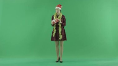 Genç bir kadın için bir Noel hediyesi arıyorum ve yeşil ekranda kusuyor