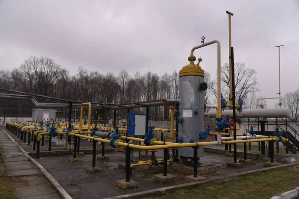 Держив Україна Березня 2018 Працівник Газового Заводу Контролює Газовий Клапан — стокове фото