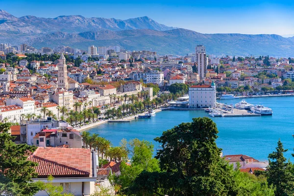 Split, Hırvatistan (Dalmaçya bölgesi). UNESCO Dünya Mirası Alanı. Arka planda Mosor dağları.
