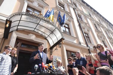 Lviv, Ukrayna, 11 Eylül 2017. Eski Gürcistan cumhurbaşkanı ve eski Odesa Valisi Mikhail Saakashvili Lviv şehir merkezinde düzenlediği basın toplantısında gazetecilere konuştu.