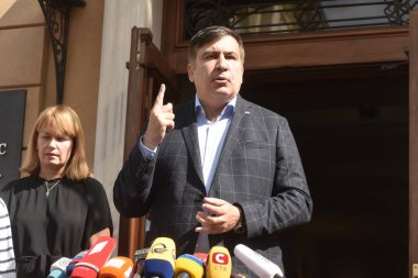 Lviv, Ukrayna, 11 Eylül 2017. Eski Gürcistan cumhurbaşkanı ve eski Odesa Valisi Mikhail Saakashvili Lviv şehir merkezinde düzenlediği basın toplantısında gazetecilere konuştu.