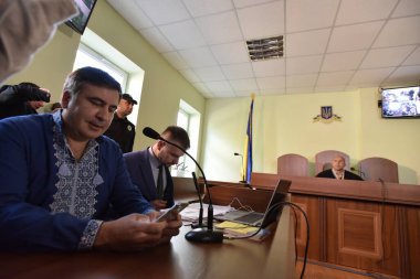 Mostyska, Ukrayna, 18 Eylül 2017. Eski Gürcistan cumhurbaşkanı ve eski Odessa Valisi Mikheil Saakashvili, Mostyskiy bölge mahkemesinde düzenlenen duruşma sırasında konuştu.