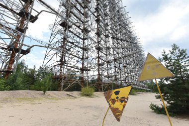 Duga bir Sovyet radar sistemi (OTH) idi. Çernobil 'de askeri anten.