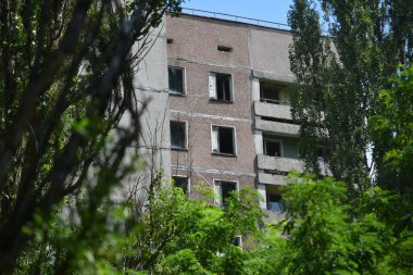 Çernobil Yasaklama Bölgesi 'nde terk edilmiş Pripyat şehri. 2019 yazı..