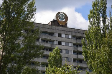 Çernobil Yasaklama Bölgesi 'nde terk edilmiş Pripyat şehri. 2019 yazı..