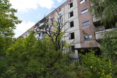 Çernobil Yasaklama Bölgesi 'nde terk edilmiş Pripyat şehri. 2019 yazı..