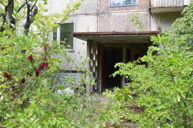 Çernobil Yasaklama Bölgesi 'nde terk edilmiş Pripyat şehri. 2019 yazı..