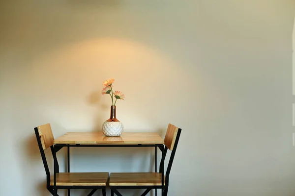 Дизайн интерьера комнаты с мебелью — стоковое фото