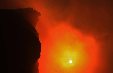 Yağmur ormanlarında sis