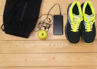Ahşap zemin üzerinde fitness Spor aksesuarları.