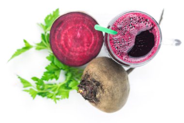 Greyfurt ve maydanoz üzerinde ahşap masa üstten görünüm ile pancar güler yüzlü.