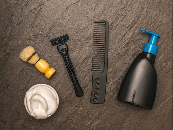 Men's razor, shaving foam and comb on a stone background. Flat lay. — Stock Photo, Image