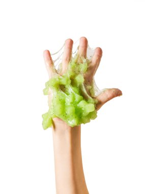 Elinde büyük topaklar olan sümük beyaz arkaplanda izole edilmiş..