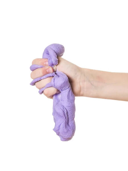 Фиолетовый слизь в кулаке правой руки изолированы на белом фоне . — стоковое фото
