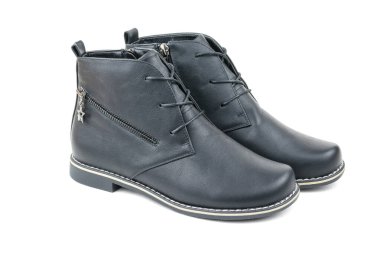 Beyaz arka planda izole edilmiş klasik zarif kadın ayakkabıları..