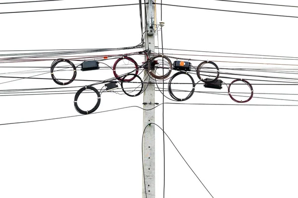 Lignes de télécommunication suspendues au poteau électrique — Photo