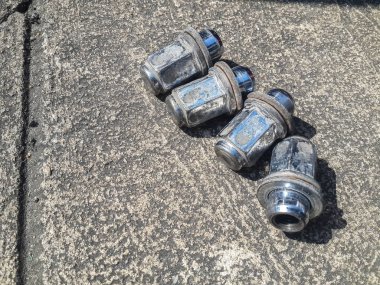 Araba tekerlek fındık beton zemin üzerinde kullanılan