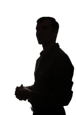 Genç bir adam, önden görünüş portresi