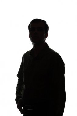 Genç bir adam, önden görünüş portresi